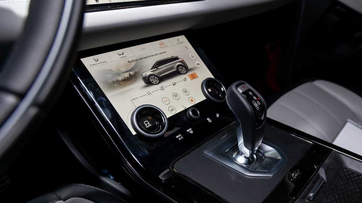 How Does the Range Rover Plug-In Hybrid Work